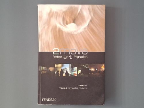 Book cover from 2 Move Video Art Migration (Libro + DVD)